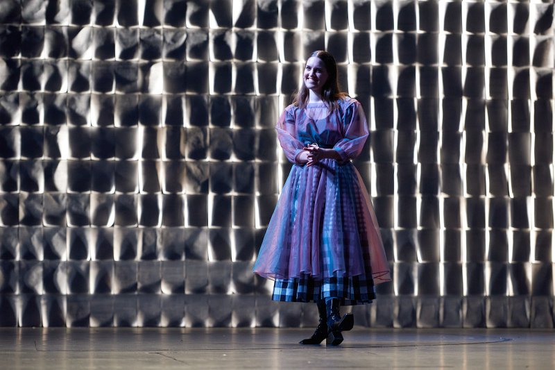 Maria Kristine Hildonen i forestillingen Hamlet, på Hovedscenen på Nationaltheatret i 2021
